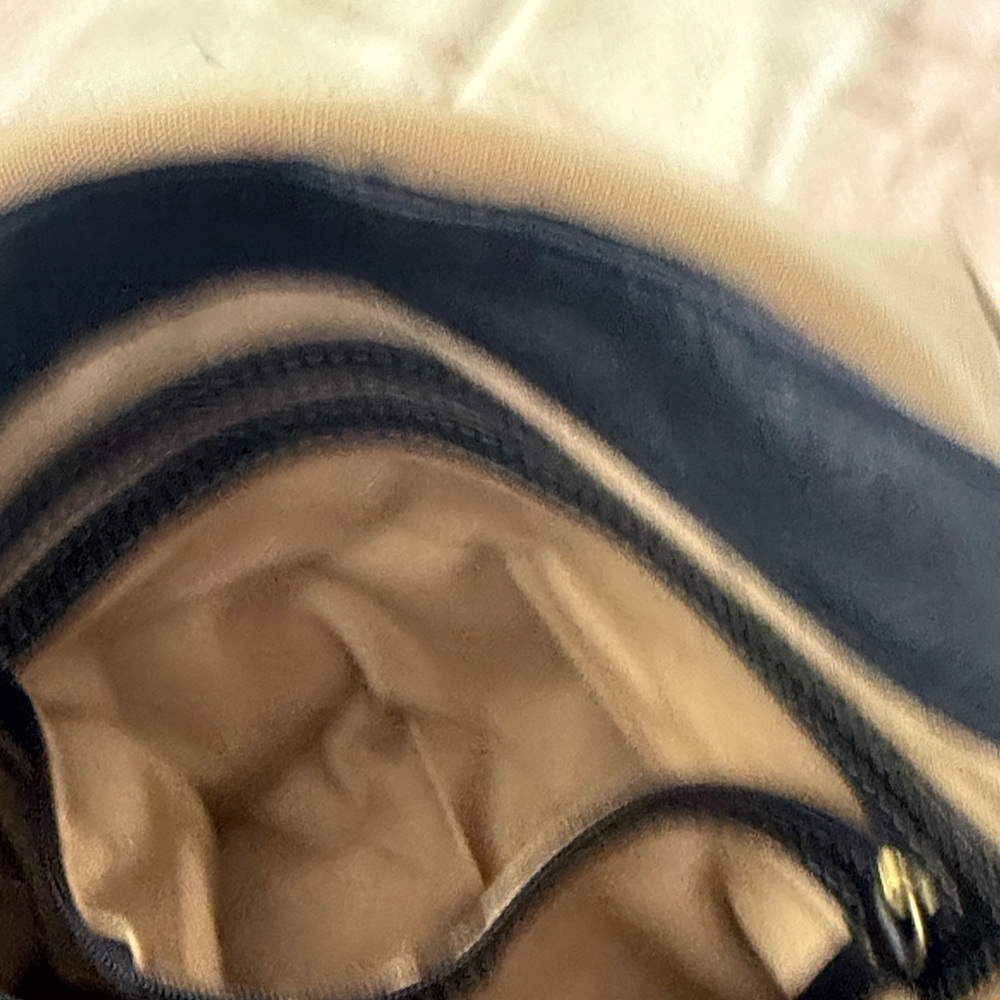 Vintage Ellen Tracy Black Leather Shoulder Bag with Gold Accents - Picture 7 of 12